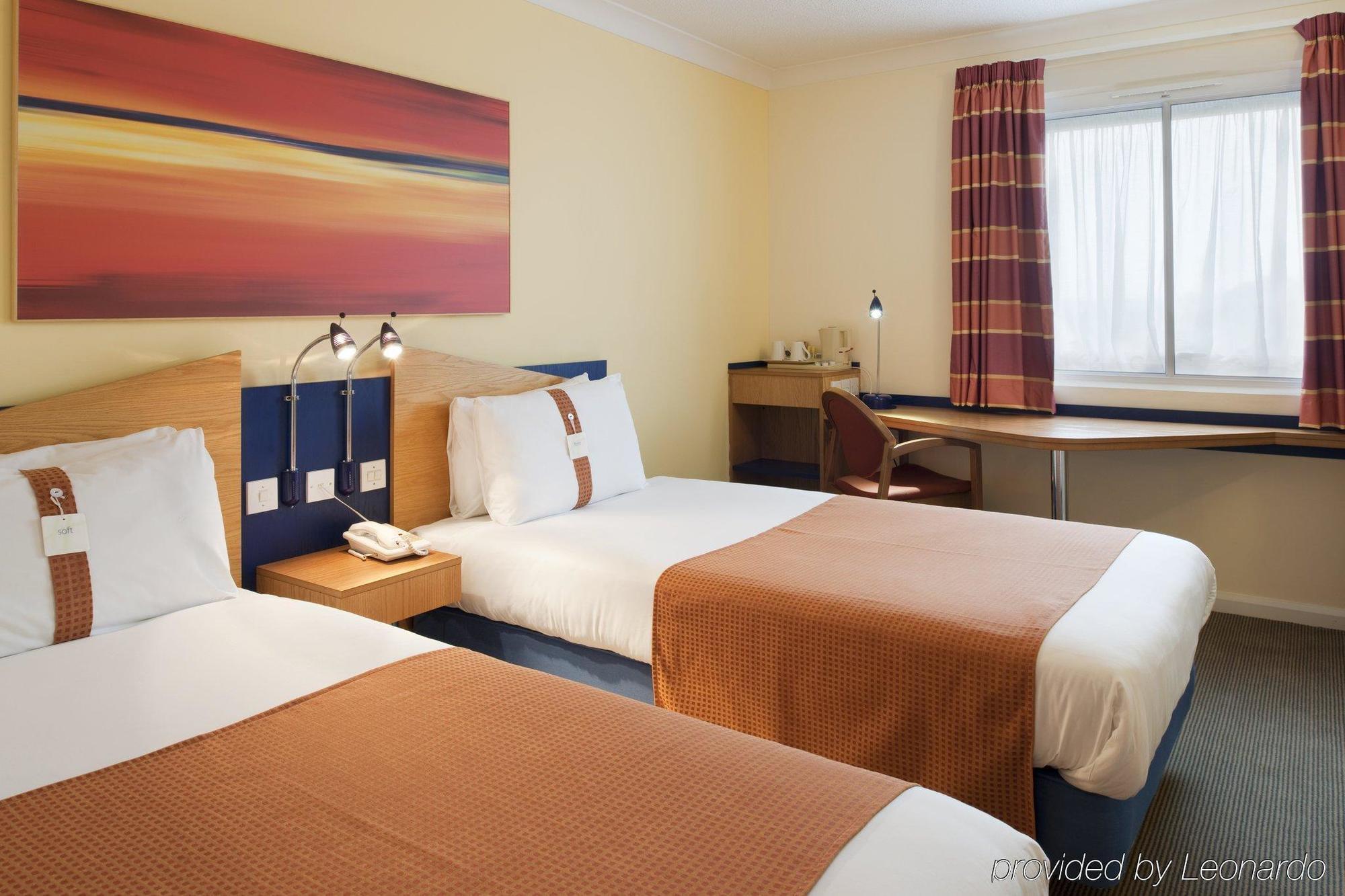 Holiday Inn Express Stoke-On-Trent By Ihg Номер фото