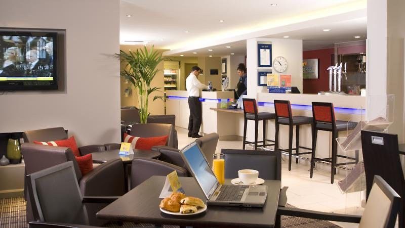 Holiday Inn Express Stoke-On-Trent By Ihg Экстерьер фото