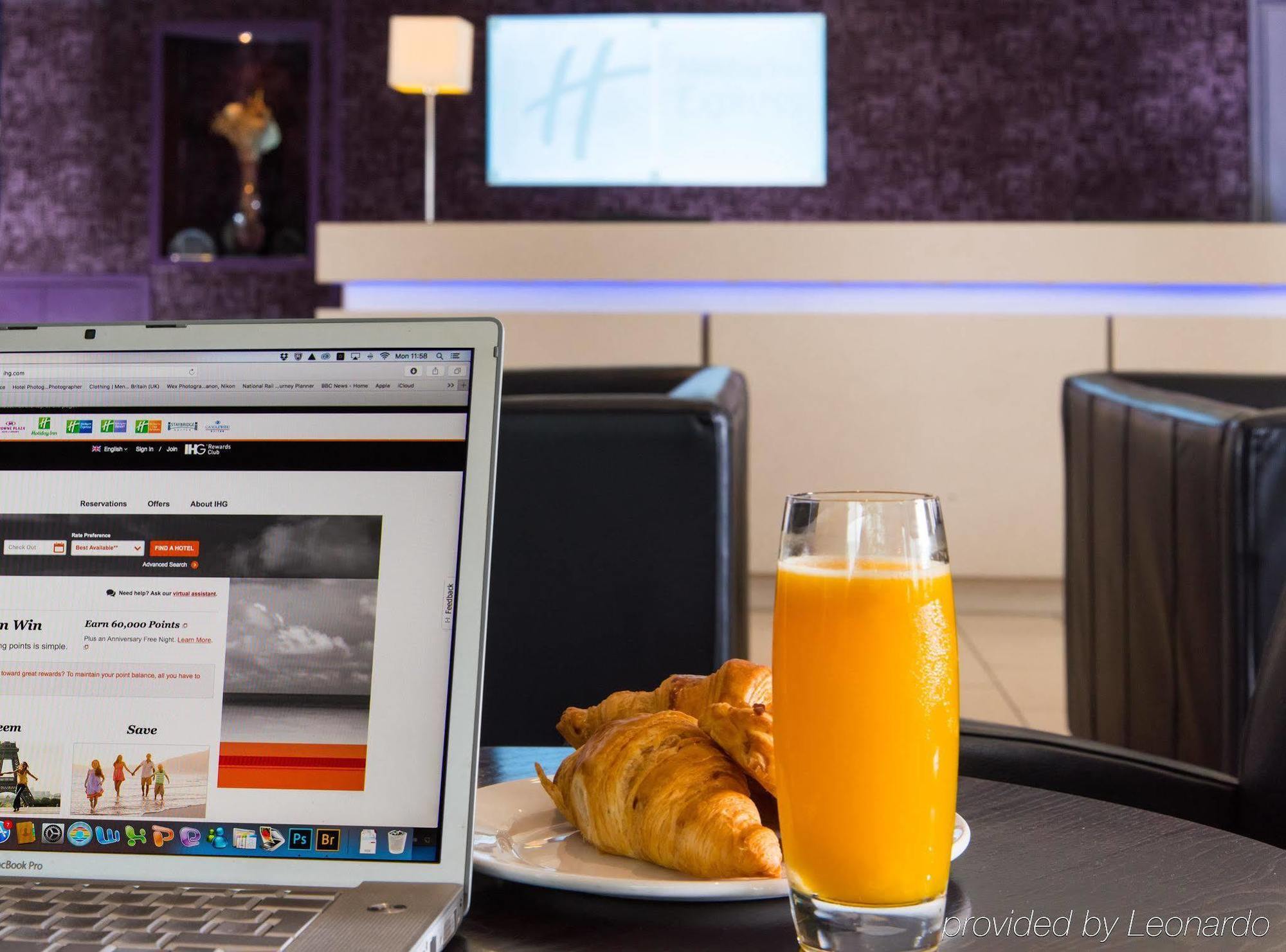 Holiday Inn Express Stoke-On-Trent By Ihg Экстерьер фото