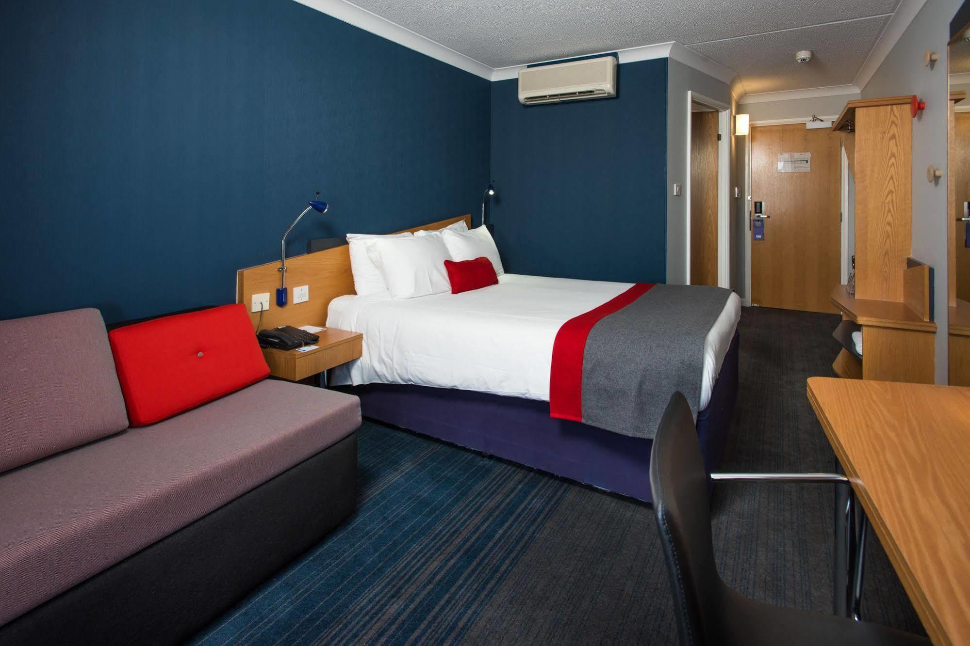 Holiday Inn Express Stoke-On-Trent By Ihg Экстерьер фото